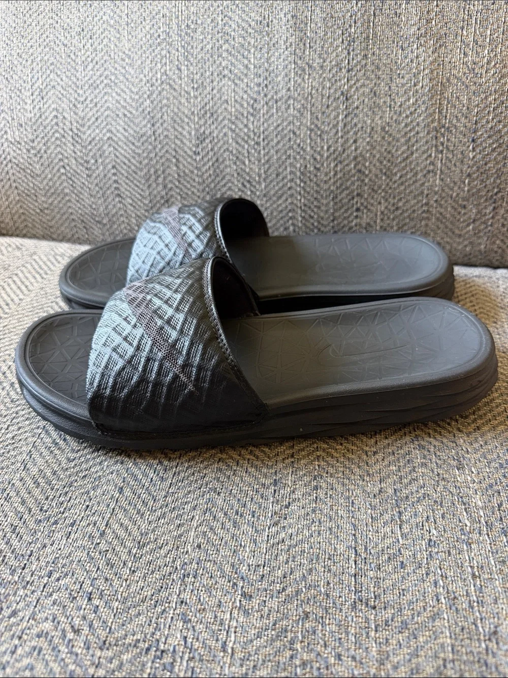 Nike Benassi Solarsoft 2 'Anthracite' Men’s Slip On Sandals Size: 8